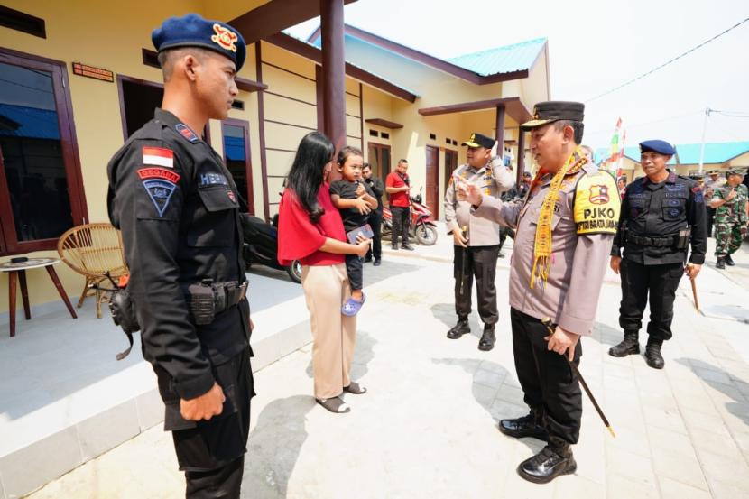 Kapolri Jenderal Listyo Sigit Prabowo meninjau langsung rumah dinas untuk jajaran Satbrimob Polda Kalimantan Barat (Kalbar) Sabtu (2/9/2023).