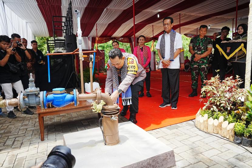 Kapolri Jenderal Listyo Sigit Prabowo meresmikan pembangunan sumur bor Polri Presisi di wilayah Gunungkidul, Daerah Istimewa Yogyakarta (DIY).