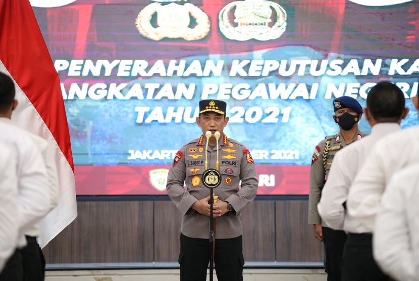Kapolri Jenderal Listyo Sigit Prabowo resmi melantik 44 orang eks pegawai Komisi Pemberantasan Korupsi (KPK) sebagai Aparatur Sipil Negara (ASN) di institusi Polri. Hal itu dilakukan bertepatan dengan momentum Hari Antikorupsi se-Dunia. 