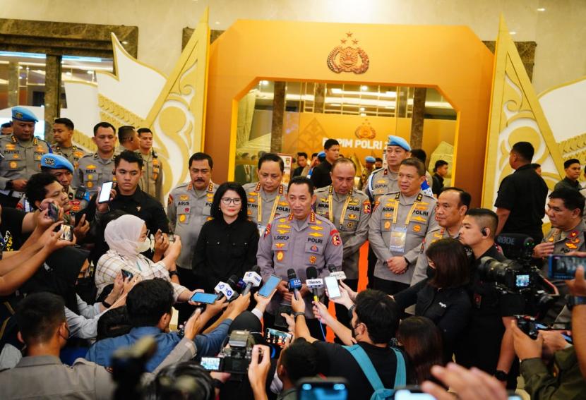 Kapolri Jenderal Listyo Sigit Prabowo resmi menutup Rapat Pimpinan (Rapim) Polri tahun 2023 di Hotel Sultan, Jakarta, Kamis (9/2/2023).