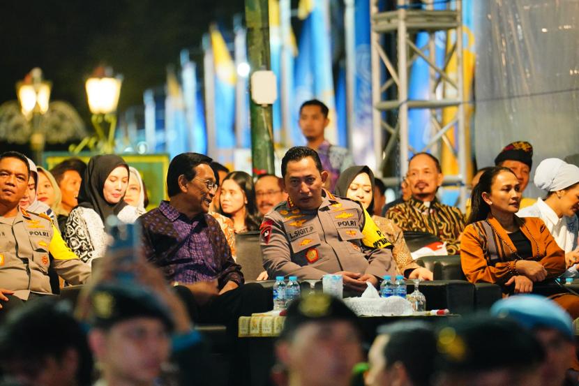Kapolri Jenderal Listyo Sigit Prabowo saat menghadiri acara bertajuk Jogja Asik yang diselenggarakan di Yogyakarta, Jumat (19/1/2024).