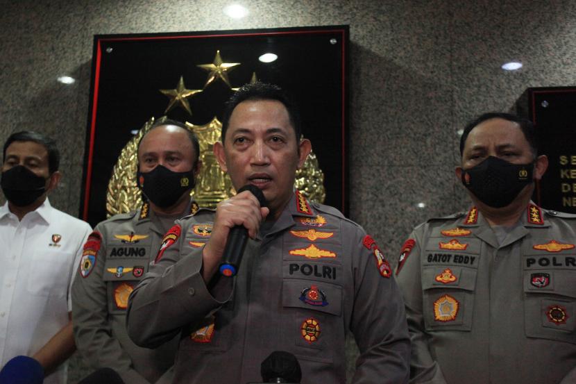 Kapolri Jenderal Listyo Sigit Prabowo (tengah) hari ini mengumumkan status tersangka Irjen Ferdy Sambo di kasus dugaan pembunuhan terhadap Brigadir J. (ilustrasi)