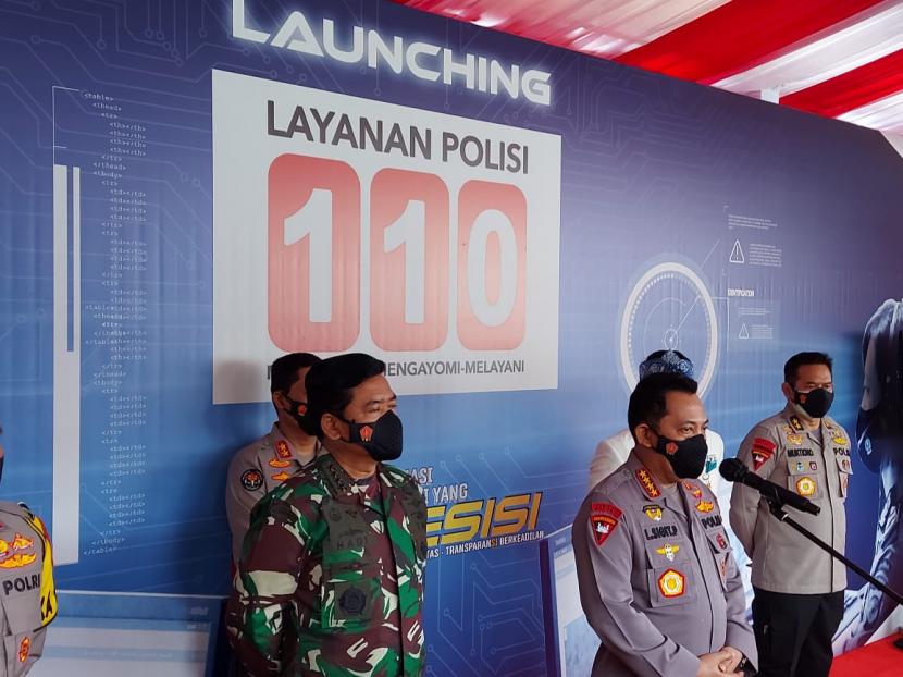 Kapolri Jenderal Pol Listyo Sigit Prabowo didampingi Panglima TNI, Marsekal TNI Hadi Tjahjanto saat peluncuran program Layanan Polisi 100 di Mapolda Jabar.