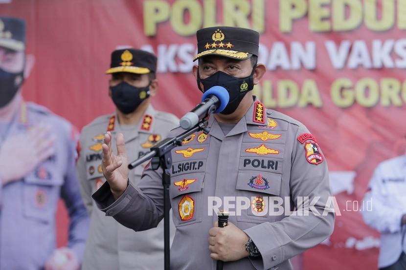 Kapolri Jenderal Pol Listyo Sigit Prabowo memberikan keterangan pers. Lembaga Survei Charta Politika Indonesia merilis survei mengenai lembaga hukum paling baik kinerjanya. (ilustrasi)
