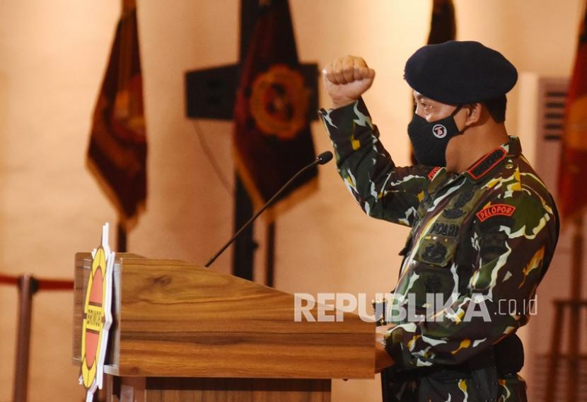 Kapolri Jenderal Listyo Sigit Prabowo mengenakan seragam Brimob pada HUT ke-76 Korps Brimob Polri di Mako Brimob, Kelapa Dua, Kota Depok, Jawa Barat, Ahad (14/11/2021). 