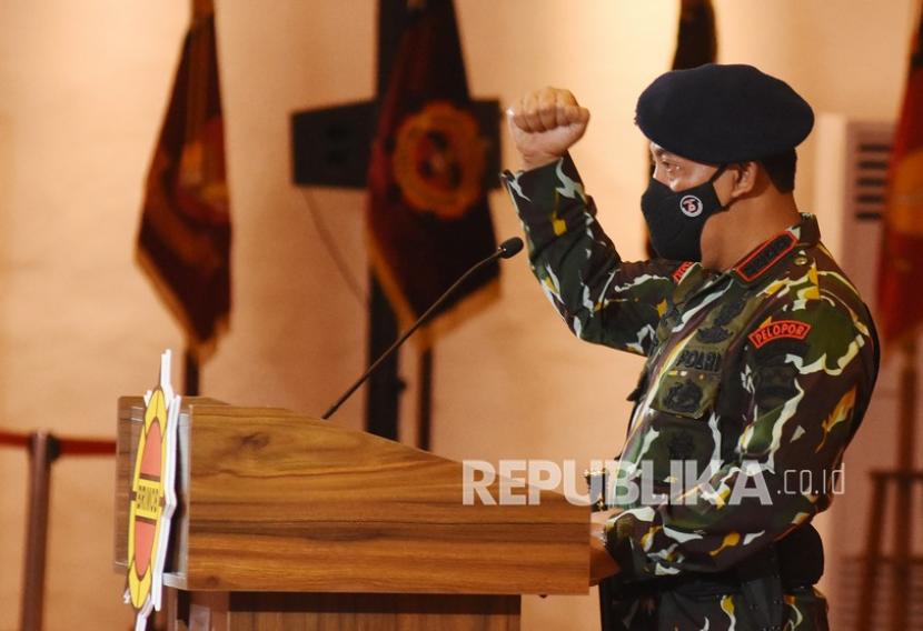 Kapolri Jenderal Pol Listyo Sigit Prabowo menyampaikan amanat pada peringatan HUT ke-76 Korps Brimob Polri di Mako Brimob, Kelapa Dua, Depok, Jawa Barat, Ahad (14/11/2021). Peringatan HUT Korps Brimob tersebut mengangkat tema Terlatih, Tangguh, dan Responsif.