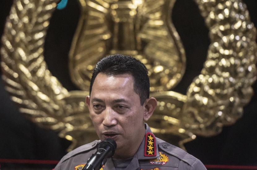 Kapolri Jenderal Pol Listyo Sigit Prabowo menyampaikan Irjen Ferdy Sambo sebagai tersangka dalam kasus pembunuhan Brigadir J.