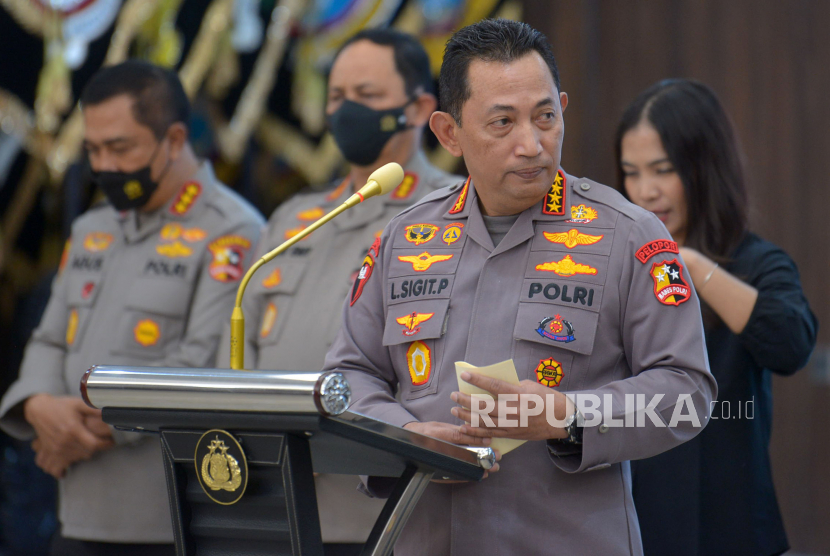 Kapolri Jenderal Pol Listyo Sigit Prabowo siang ini akan melantik Kapolda Sumbar Irjen Pol Suharyono.