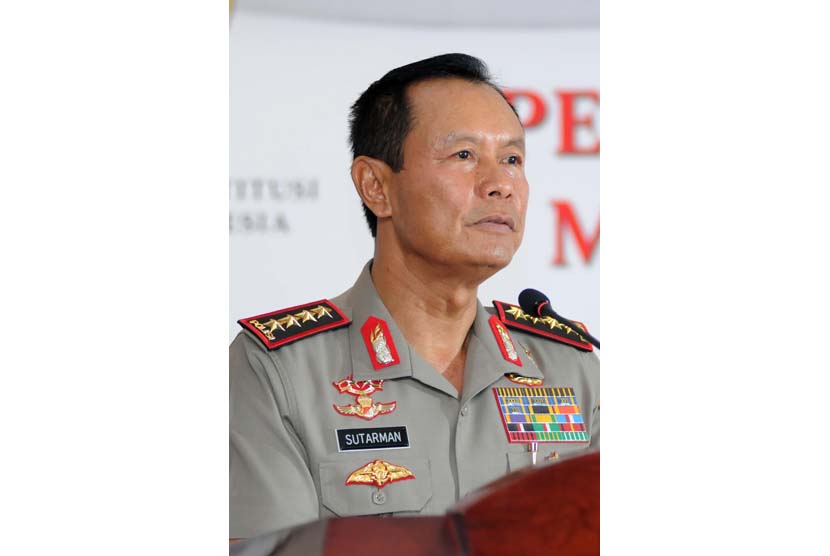 Kapolri Jenderal Pol Sutarman memberikan pidato usai menandatangani naskah nota kesepahaman (MoU) antara Polri dan Mahkamah Konstitusi (MK) di Gedung MK, Jakarta, Kamis (8/5).