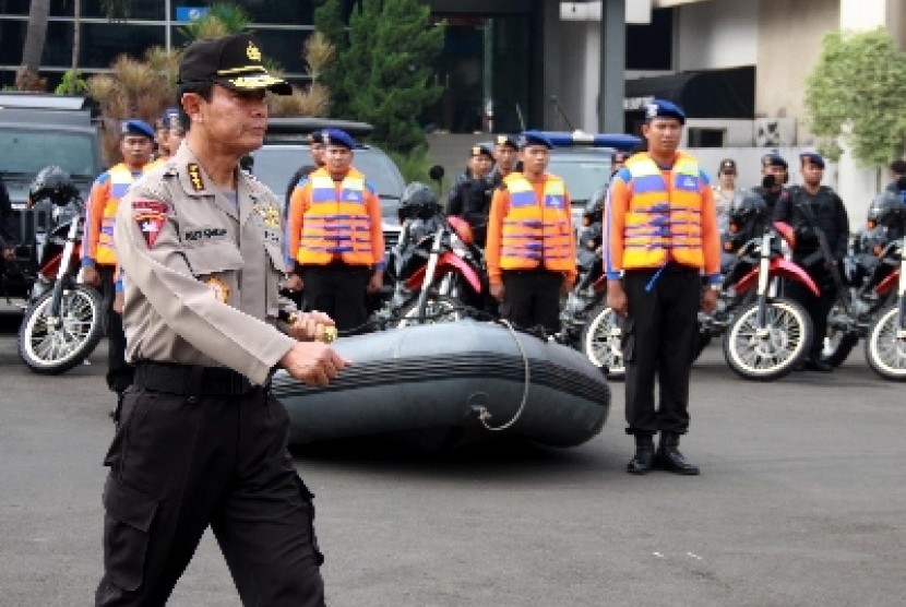 Kapolri Jenderal Pol Sutarman memimpin apel gelar pasukan Operasi Ketupat 2014 di Polda Metro Jaya, Jakarta, Senin (21/7). 