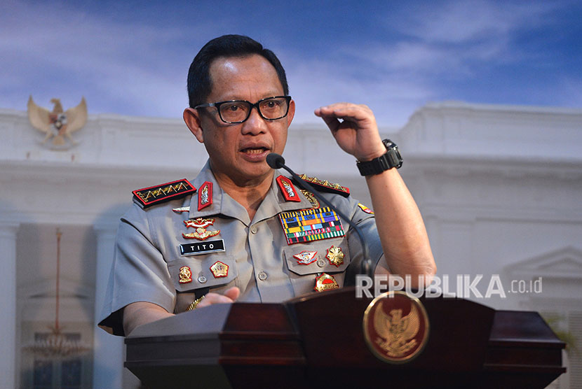 Kapolri Jenderal Pol Tito Karnavian memberikan keterangan mengenai penindakan terduga teroris seusai mengikuti rapat terbatas di Kantor Presiden, Jakarta, Selasa (22/5). 