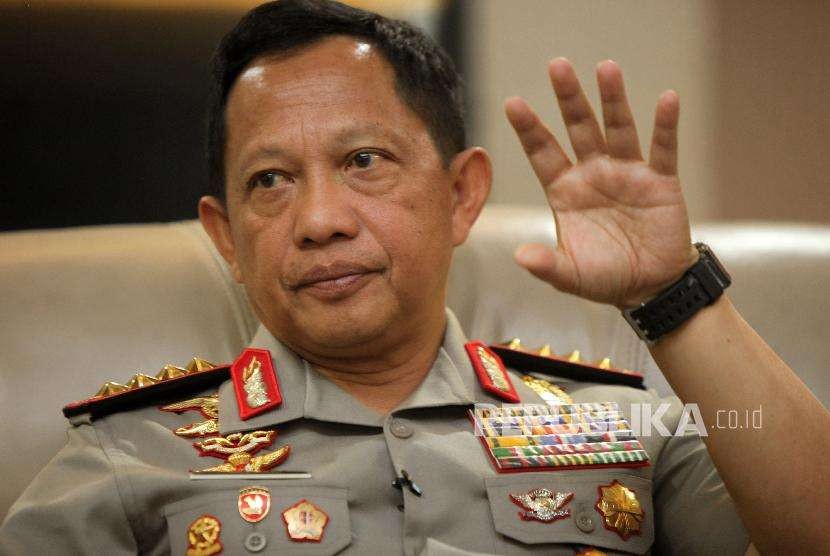 Kapolri Jenderal Pol Tito Karnavian memberikan paparan saat wawancara di kediamannya, Jalan Patimura, Jakarta, Selasa (28/8). 