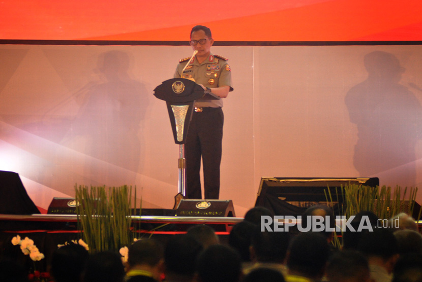 Kapolri Jenderal Pol Tito Karnavian memberikan sambutan pada Apel Kasatwil Tahun Anggaran 2017 di Auditorium Cendrawasih Kompleks Akpol Semarang, Senin (9/10).
