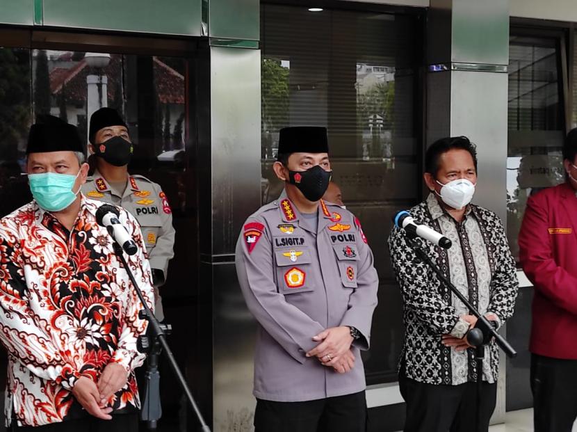 Kapolri Jenderal Polisi Listyo Sigit Prabowo berkunjung ke Kantor PP Persis di Jalan Perintis Kemerdekaan, Kota Bandung, Selasa (16/3).