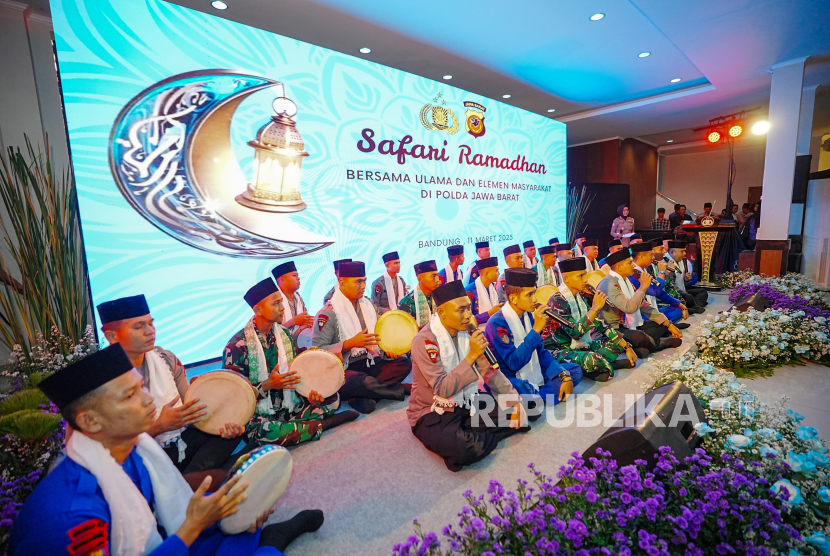 Kapolri Jenderal Polisi Listyo Sigit Prabowo menggelar Bhakti Sosial dan Safari Ramadan di Polda Jawa Barat, Selasa (11/3/2025).