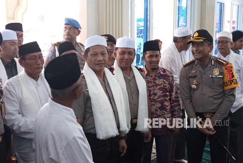 Kapolri Jenderal Polisi Muhammad Tito Karnavian saat melakukan kunjungan ke Jambi meresmikan Masjid Baiturrahman di Mapolresta Jambi, Jumat (23/3). 