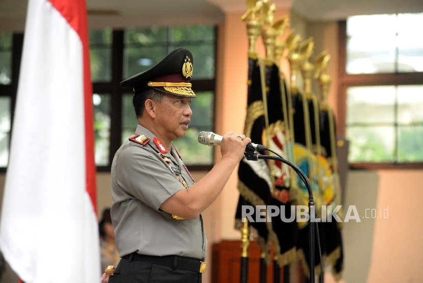Kapolri Jenderal Polisi Tito Karnavian memberikan sambutan pada acara pelantikan perwira tinggi di Mabes Polri, Jakarta, Jum'at (28/4)