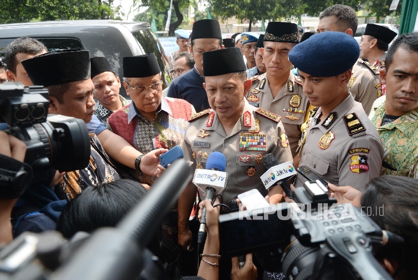 Kapolri Jenderal Tito Karnavian, bersama Ketum PBNU Said Aqil Siraj saat menghadiri acara silaturahim dan sarapan pagi di kantor PBNU di Kramat Raya, Jakarta Pusat, Ahad (27/11). 
