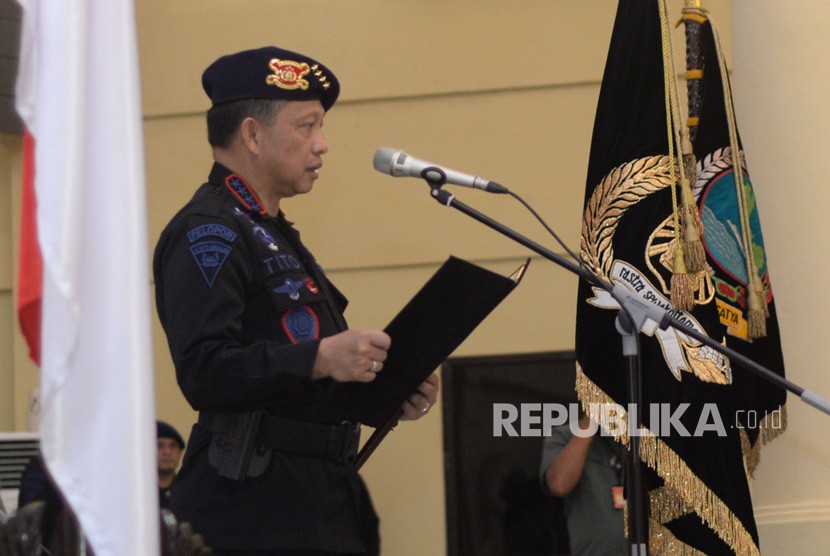 Kapolri Jenderal Tito Karnavian  memberikan sambutan saat acara serah terima jabatan  perwira tinggi  Kadiv Humas Polri dan Kapolda Bangka Belitung di  Mako Brimob, Depok, Jawa Barat, Rabu (14/11). 