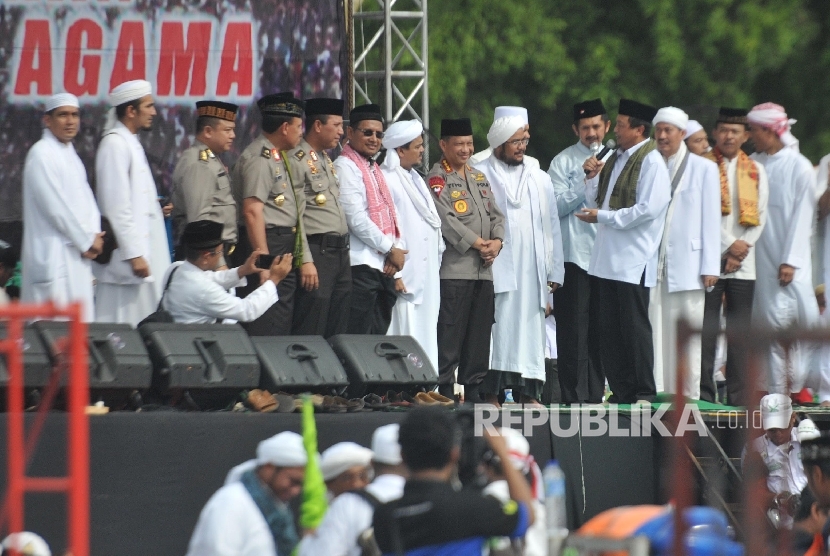  Kapolri Jendral Tito Karnavian mengikuti aksi damai di kawasan Monas, Jakarta, Jumat (2/12).