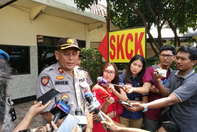 Kapolsek Ciracas, Kompol Agus Widar sudah kembali bertugas di kantornya, Jumat (14/12).