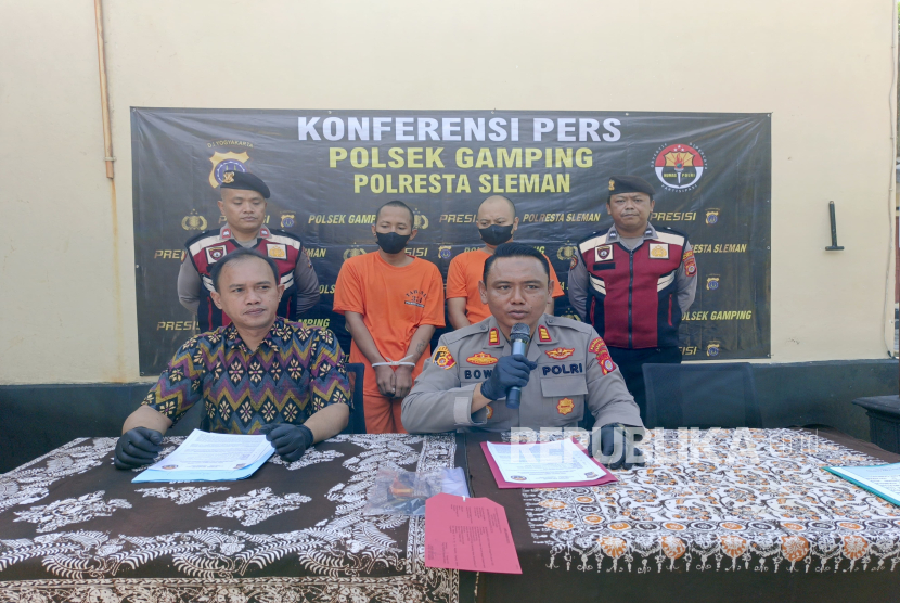 Kapolsek Gamping, AKP Bowo Susilo, saat merilis tiga kasus tindak pidana di Polsek Gamping, Sleman, Jumat (21/2/2024).