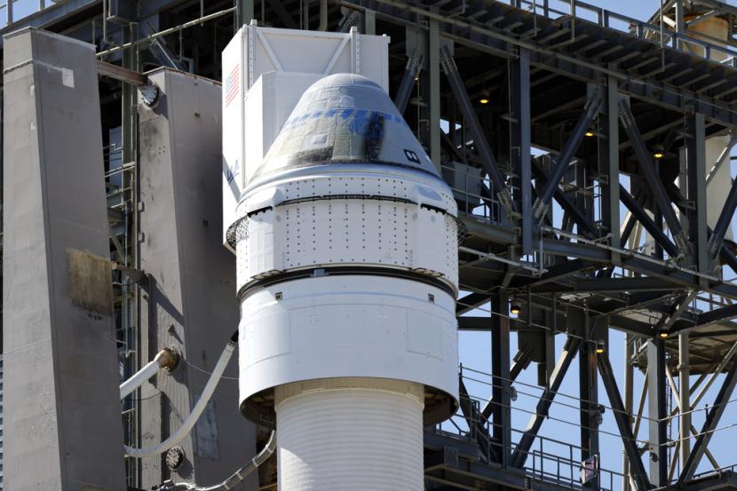 Kapsul Starliner Boeing di atas roket Atlas V siap untuk misi mendatang di Space Launch Complex 41 di Stasiun Angkatan Luar Angkasa Cape Canaveral, Minggu, 5 Mei 2024, di Cape Canaveral, Florida. Peluncuran dijadwalkan pada Senin malam. 