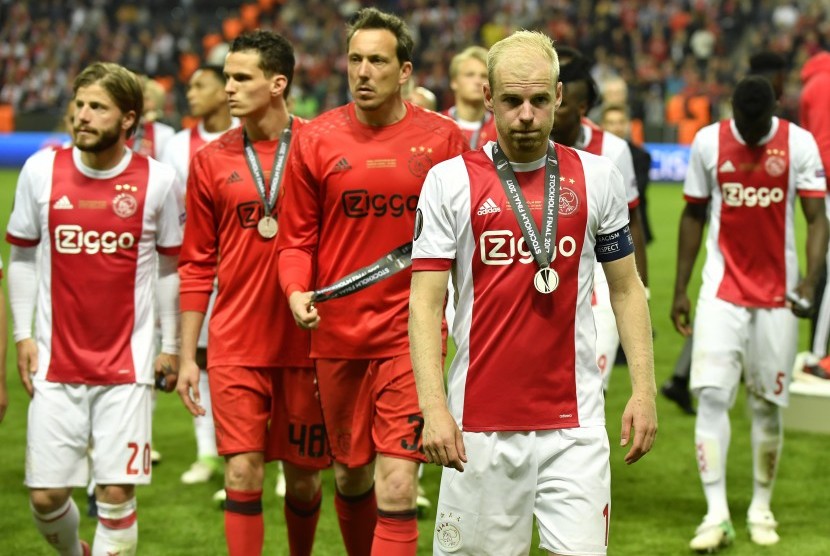 Kapten Ajax Amsterdam, Davy Klaassen (kanan depan).