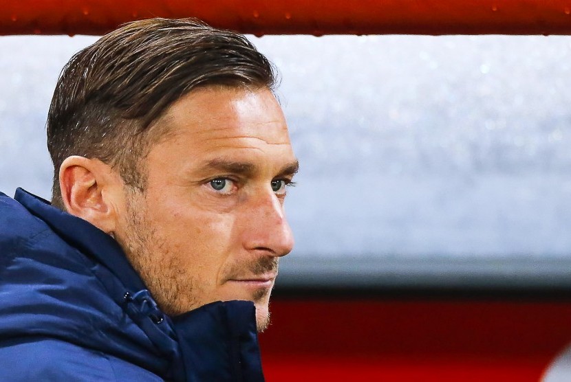 Legenda Italia dan AS Roma, Francesco Totti. Totti meragukan jika kompetisi Serie A Liga Italia musim 2019/2020 bisa rampung karena dampak corona.