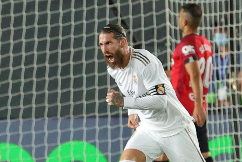 Kapten Real Madrid, Sergio Ramos menyumbang satu gol saat Madrid mengalahkan Mallorca 2-0 di Stadion Alfredo di Stefano, Kamis (25/6) dini hari WIB.
