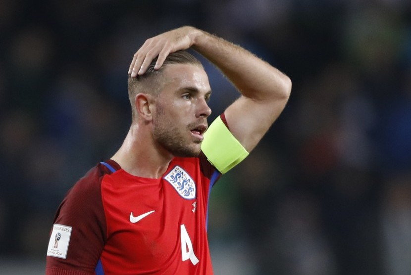 Kapten timnas Inggris Jordan Henderson pada laga kualifikasi Piala Dunia 2018 lawan Slovenia, Rabu (12/10) dini hari WIB.