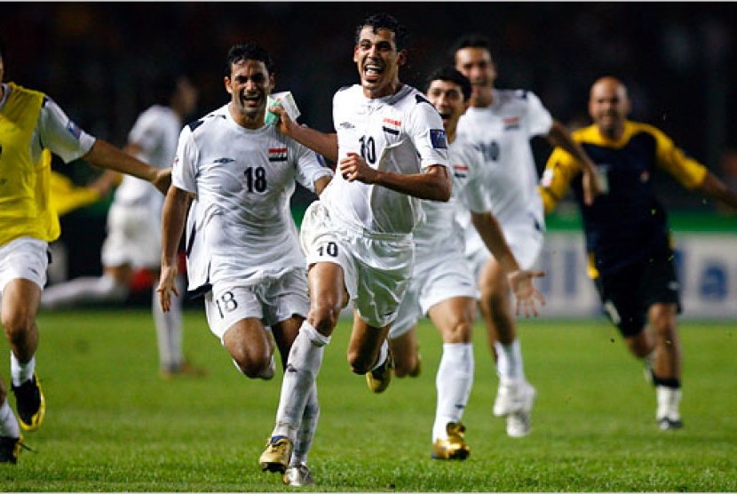 Kapten timnas Irak, Younes Mahmoud, melakukan selebrasi usai menjebol gawang Arab Saudi di final Piala Asia 2007 di Stadion Utama Gelora Bung Karno, Senayan, Jakarta. 