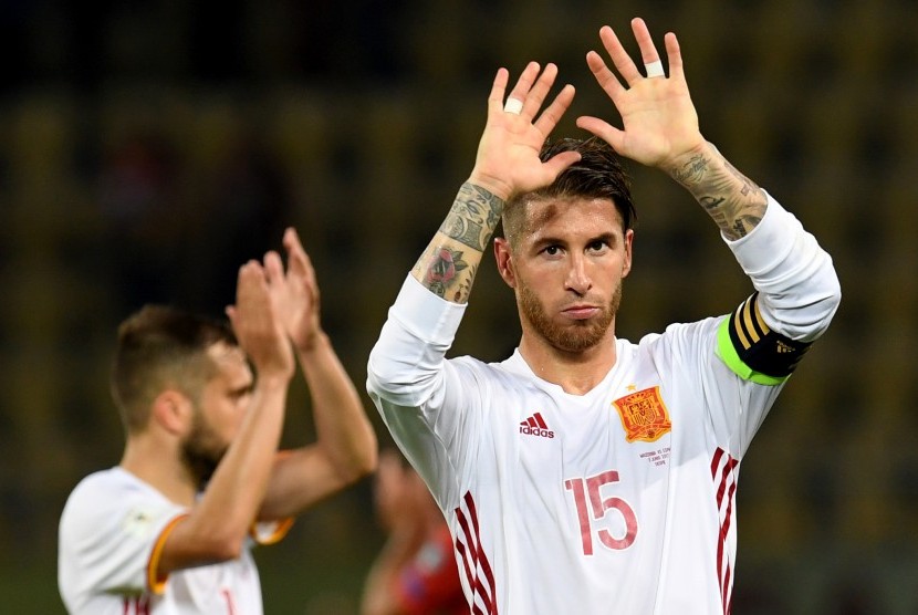 Kapten timnas Spanyol, Sergio Ramos seusai laga kualifikasi Piala Dunia 2018 lawan Makedonia di Skopje, Senin (12/6) dini hari WIB. 