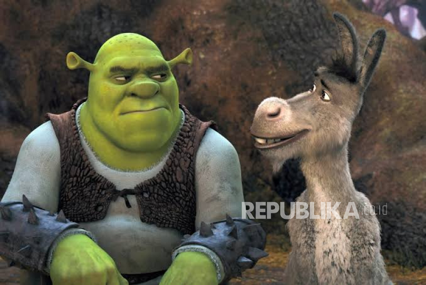 Karakter Donkey (kanan) di film Shrek. Pengisi suara Donkey, Eddie Murphie, menyebut film spin-off Donkey akan dibuat.
