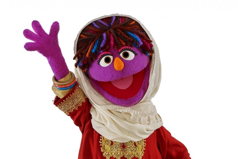 Karakter Zari di Sesame Streets yang berasal dari Afganistan.
