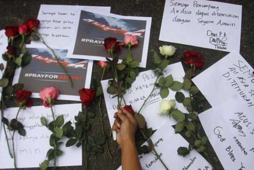 Karangan bunga untuk korban maskapai Air Asia QZ8501.