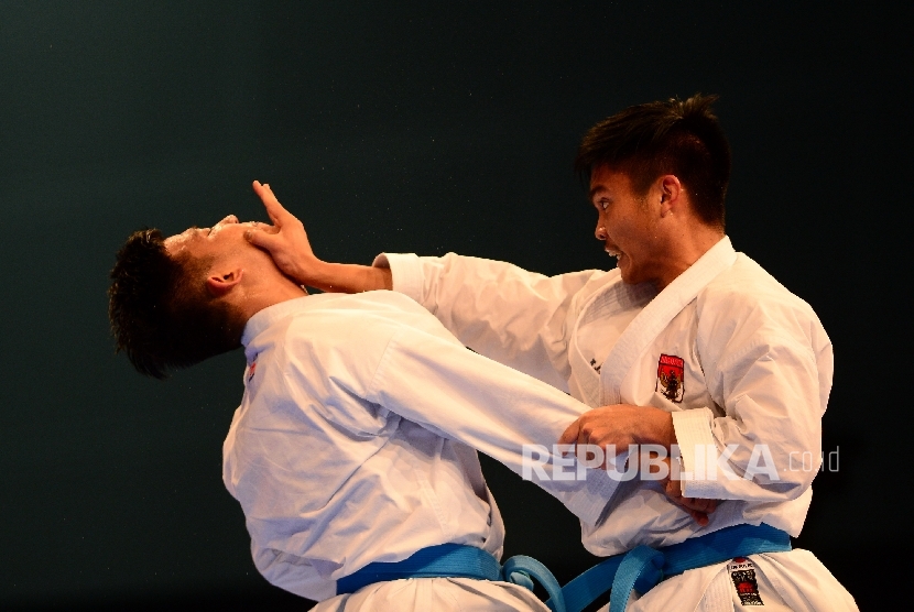 Karateka Indonesia Andi Dasril (kanan) bersama Andi Tomy. (ilustrasi)
