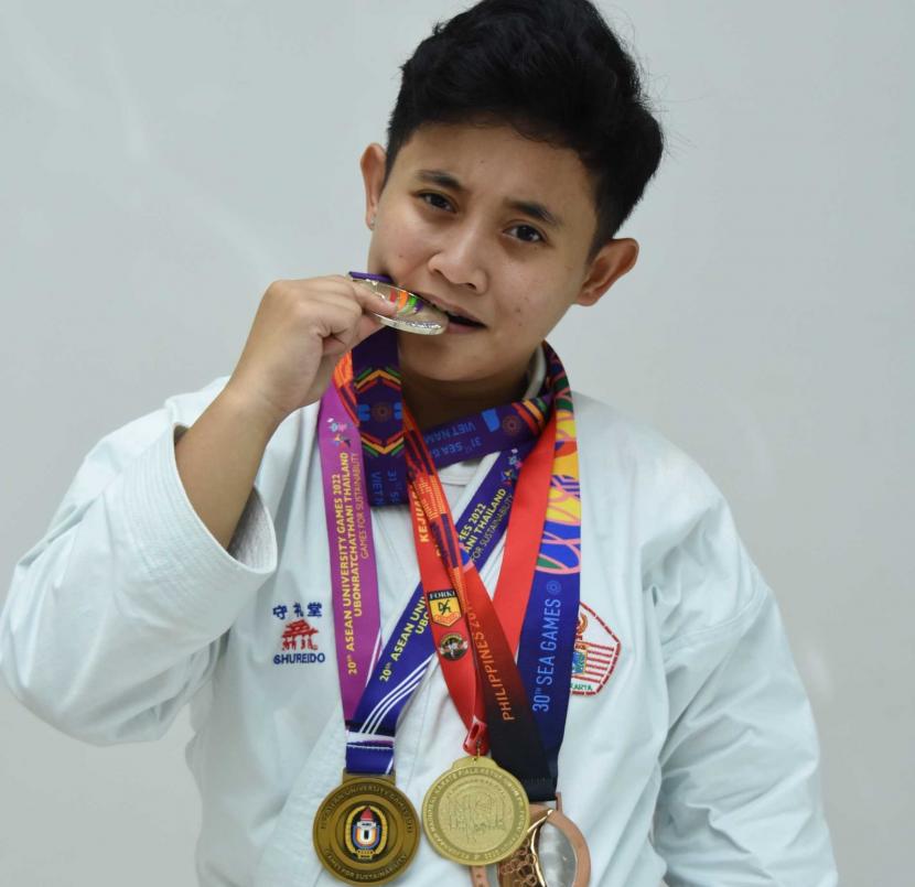 Karateka Indonesia Emilia Sri Hanandyta. 