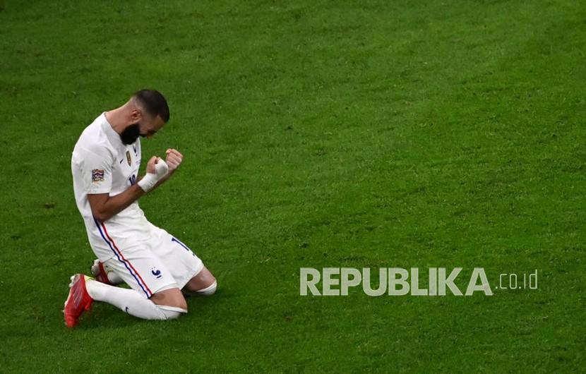 Karim Benzema dari Prancis merayakan setelah final UEFA Nations League antara Spanyol dan Prancis di Milan, Italia, Senin (11/10) dini hari WIB. 