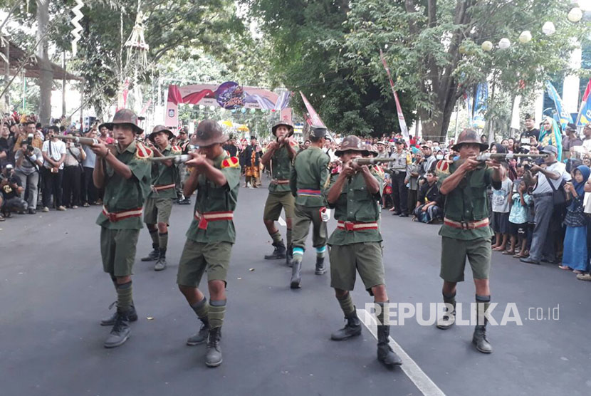 Karnaval Bulan Pesona Lombok Sumbawa di sepanjang Jalan Pejanggik, Kota Mataram, NTB, pada Jumat (17/8) berlangsung meriah.