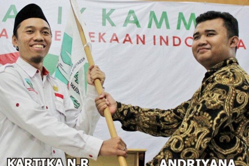 Chairman of  Indonesian Muslim Students Action Union (KAMMI) Kartika Nur Rakhman (left).