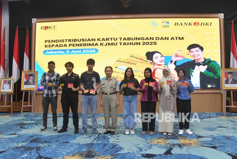 Kartu Jakarta Mahasiswa Unggul (KJMU) semester I tahun 2025 mulai disalurkan kepada mahasiswa dari keluarga tidak mampu atau rentan secara ekonomi, namun memiliki potensi akademik yang baik. Secara bertahap KJMU dikucurkan kepada 16.979 mahasiswa mulai 27 Mei 2025.