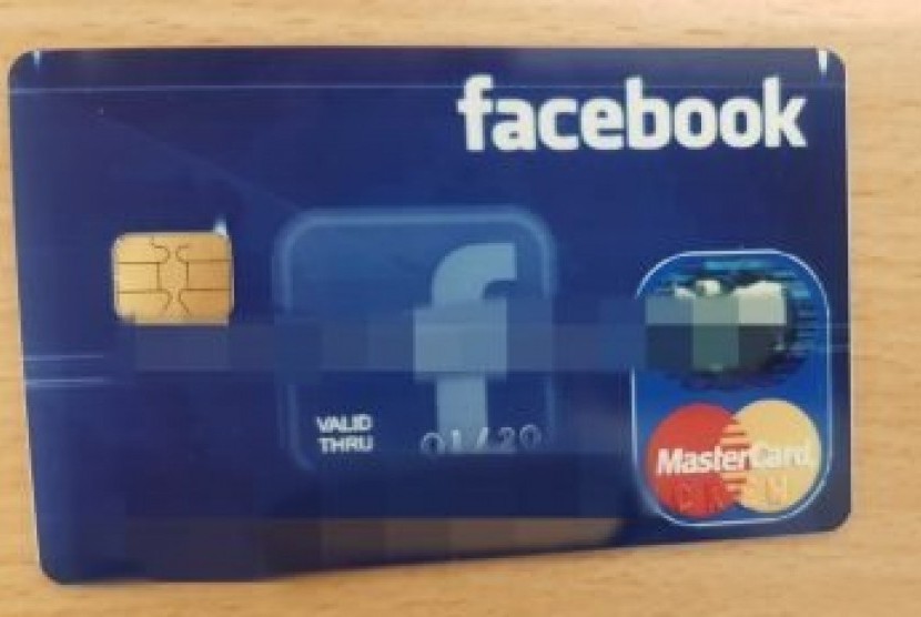  Kartu kredit palsu seolah-olah dari Facebook yang digunakan untuk menipu di Queensland. (Supplied: Queensland Police Service)