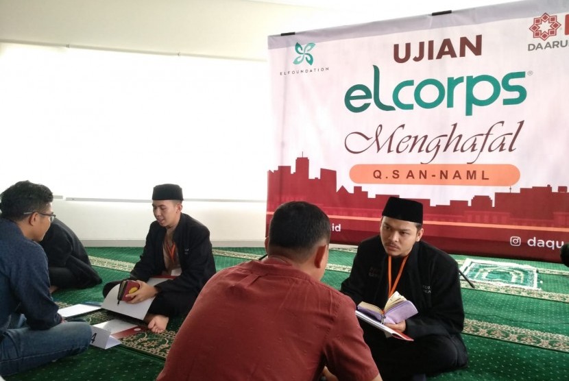 Karyawan Elcorps ikuti ujian menghapal Surat An-Naml di hadapan tim dari Daarul Qur'an Bandung.