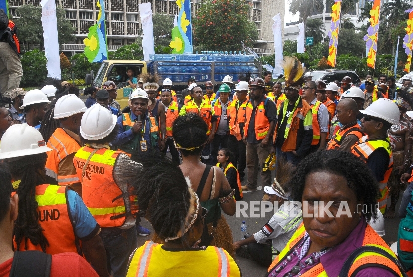 PT Freeport Indonesia workers hold a rally in front of ESDM Ministry, Jakarta. (File photo)