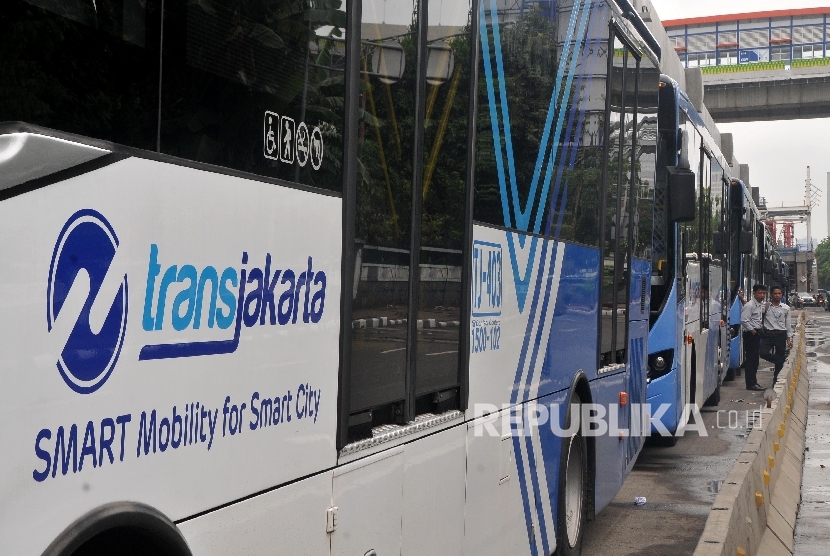Bus Transjakarta.