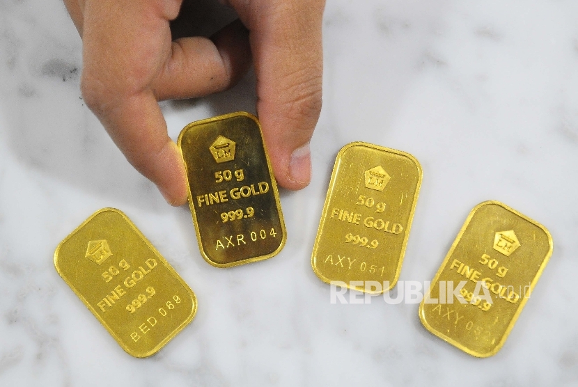 Emas merupakan pilihan investasi yang aman dan nilainya naik secara stabil. (ilustrasi)