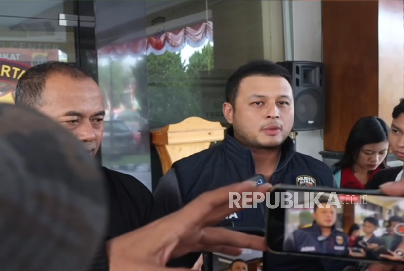 Mobil Polisi Dirusak Massa Driver ShopeeFood Saat Geruduk Rumah Pelanggan di Sleman