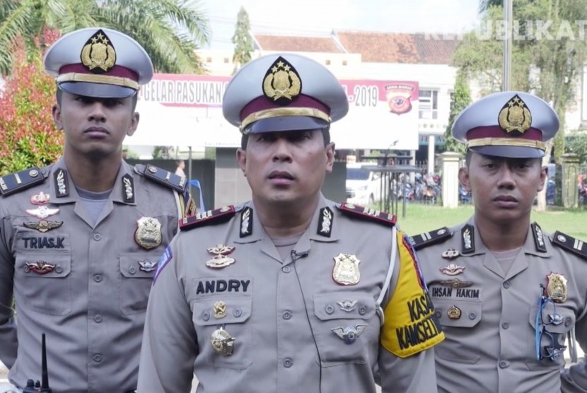 Kasatlantas Polres Tasikmalaya Kota, AKP Andriyanto (Tengah)