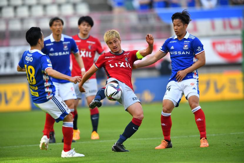 Kashima Antlers (merah) vs Yokohama F. Marinos